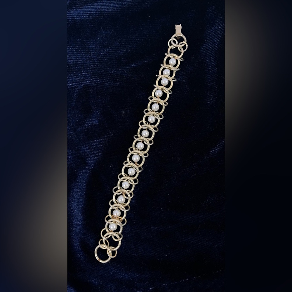 Vintage Goldette NY Bracelet Gold Tone Faux Pearl Link 1960’s Foldover Clasp 8” - Picture 4 of 6